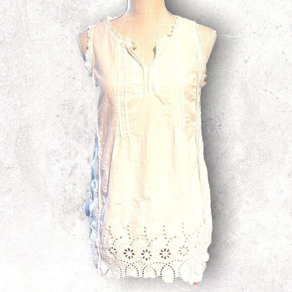 LIV Los Angeles | EUC Women’s Sleeveless Eyelet Trim Top Size M Medium - Picture 1 of 2
